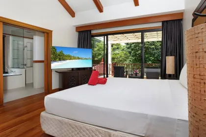 4-спальная вилла с бассейном в Laguna Village, Cherng Talay