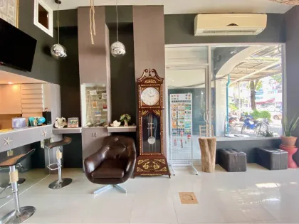 Immeuble spacieux de 14 chambres et 15 salles de bain à Phuket
