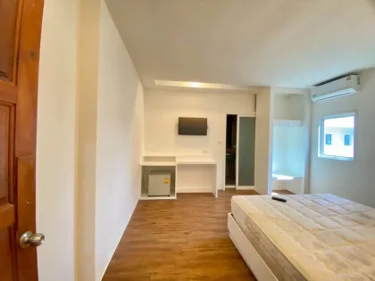 Immeuble spacieux de 14 chambres et 15 salles de bain à Phuket