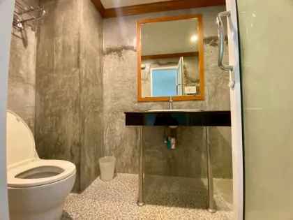 Immeuble spacieux de 14 chambres et 15 salles de bain à Phuket