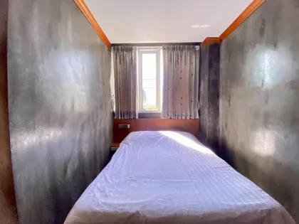 Immeuble spacieux de 14 chambres et 15 salles de bain à Phuket