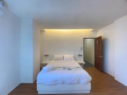 Immeuble spacieux de 14 chambres et 15 salles de bain à Phuket