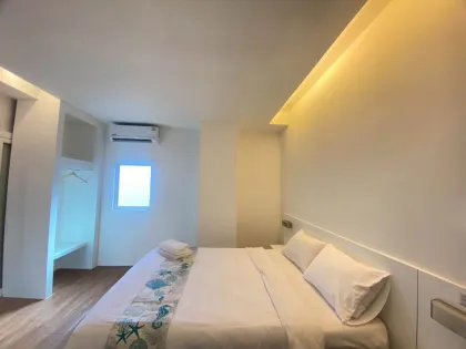 Immeuble spacieux de 14 chambres et 15 salles de bain à Phuket