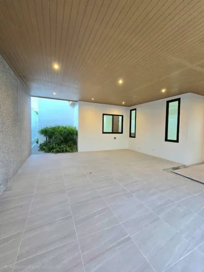 Villa rénovée 3 chambres à Parichart Village, Chalong