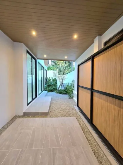 Villa rénovée 3 chambres à Parichart Village, Chalong