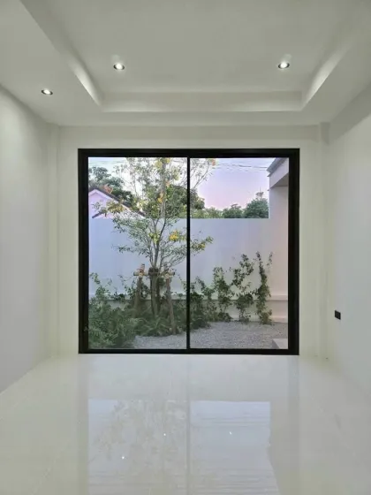 Villa rénovée 3 chambres à Parichart Village, Chalong