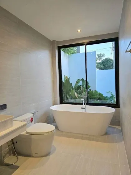 Villa rénovée 3 chambres à Parichart Village, Chalong