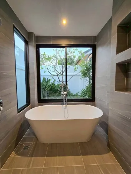 Villa rénovée 3 chambres à Parichart Village, Chalong