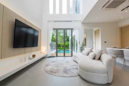 Villa neuve avec piscine privée à vendre à Manik Bangtao