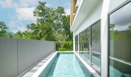 Villa neuve avec piscine privée à vendre à Manik Bangtao