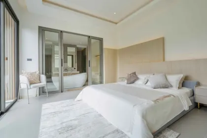 Villa neuve avec piscine privée à vendre à Manik Bangtao