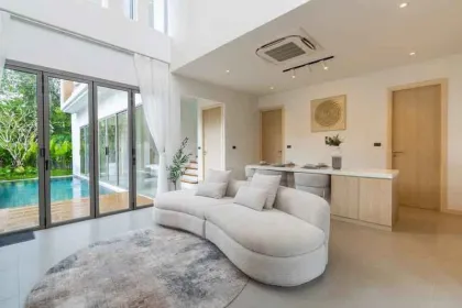 Villa neuve avec piscine privée à vendre à Manik Bangtao