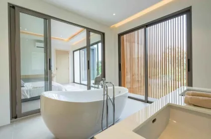 Villa neuve avec piscine privée à vendre à Manik Bangtao