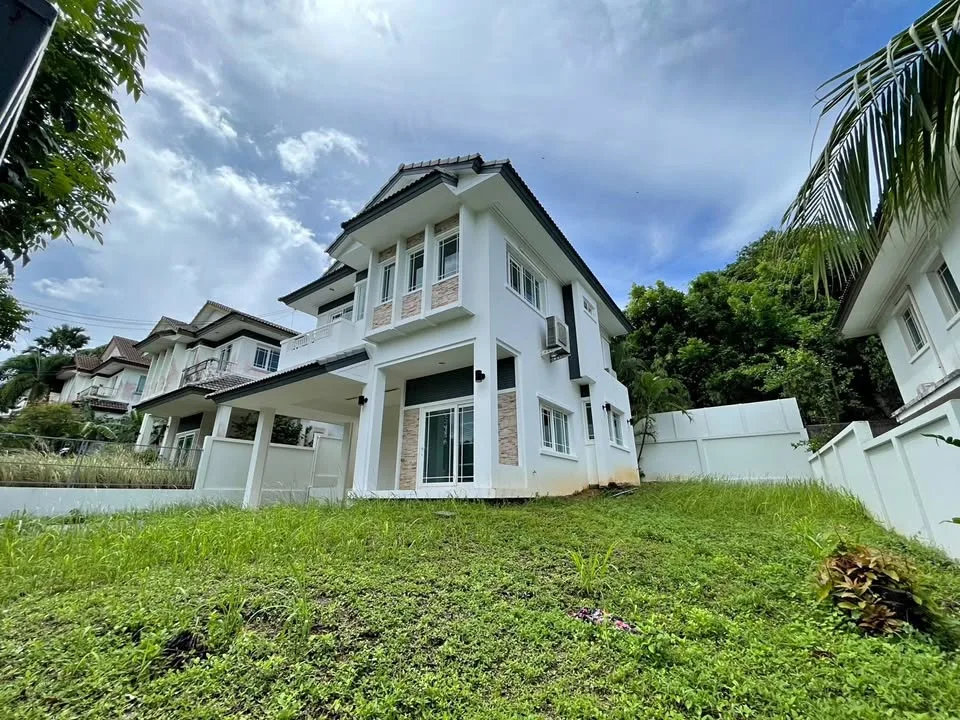 Вилла с 3 спальнями на продажу в 88 Land & Houses Hill Side, Чалонг, Пхукет