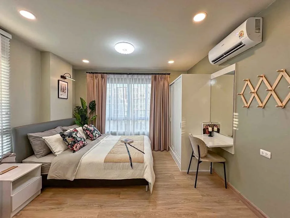 1 Schlafzimmer, 1 Badezimmer Wohnung in D Condo Kathu-Patong mit Pool- & Bergblick