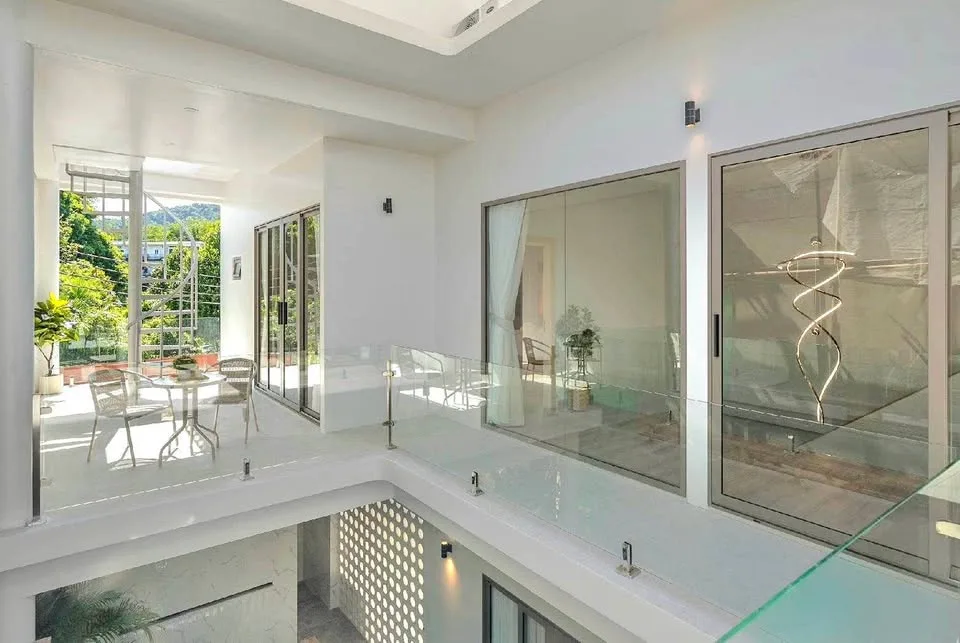 Villa privada con 3 habitaciones y piscina con vista al mar cerca de la playa Rawai
