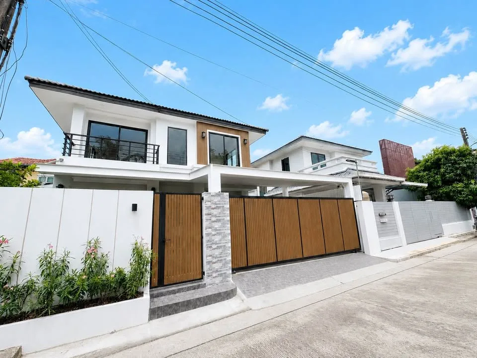 Casa moderna renovada de 4 habitaciones en Chalong Park