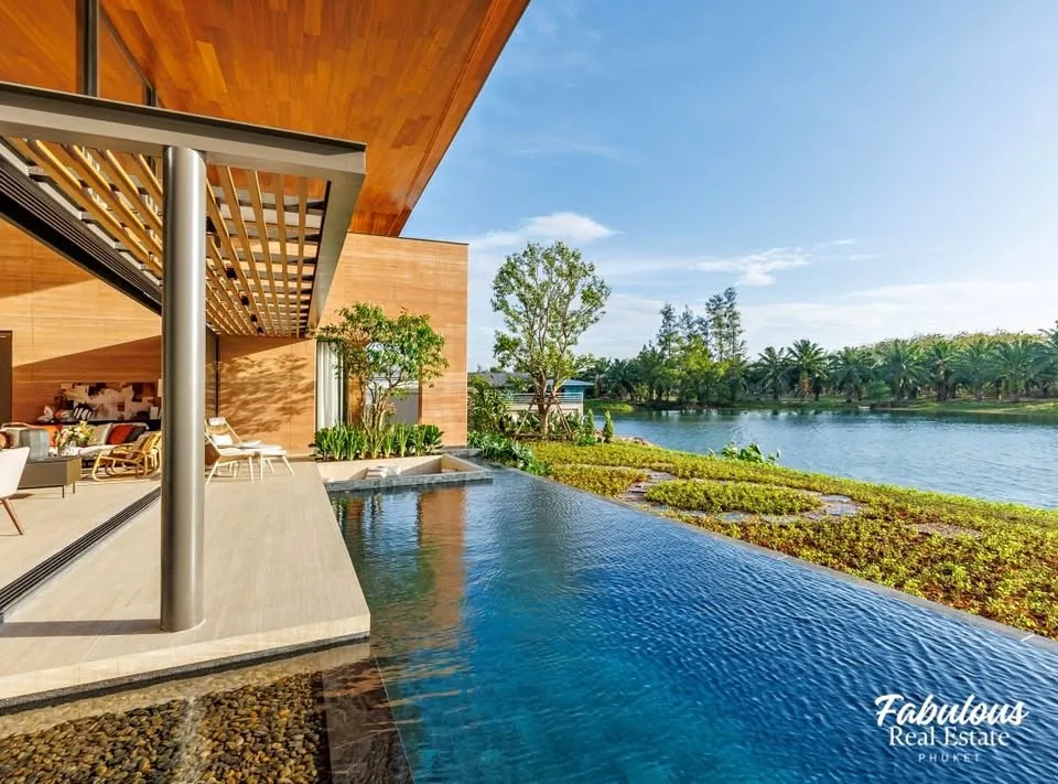 Villa Privada con Piscina y Frente al Lago en Cherng Talay, Phuket