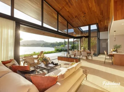Seeufer Villa mit Privatem Pool in Cherng Talay, Phuket