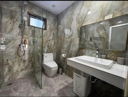 Belle villa 4 chambres 3 salles de bain à Nai Harn avec piscine