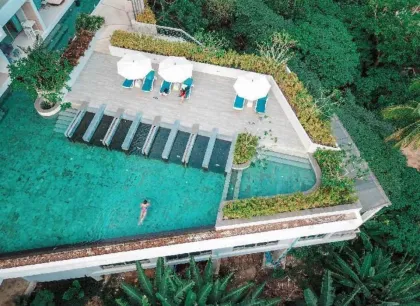 Квартира 1 спальня, 1 ванная с видом на море и бассейн в Кaron