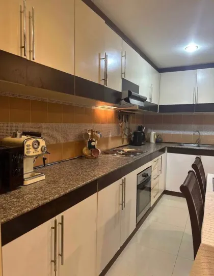 Amplio apartamento de 2 habitaciones cerca de Nai Harn Beach, Rawai