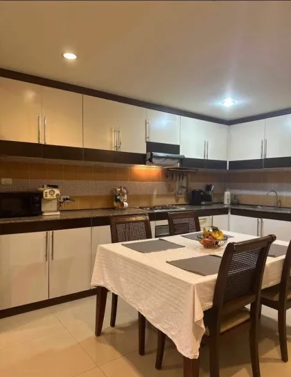 Amplio apartamento de 2 habitaciones cerca de Nai Harn Beach, Rawai