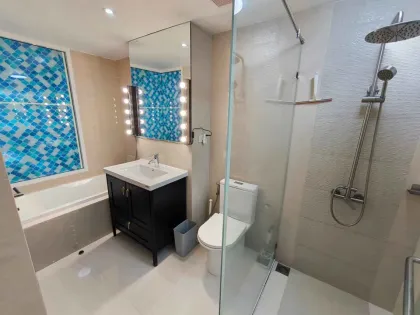 Condominio de 2 habitaciones en venta en The Title, playa Rawai