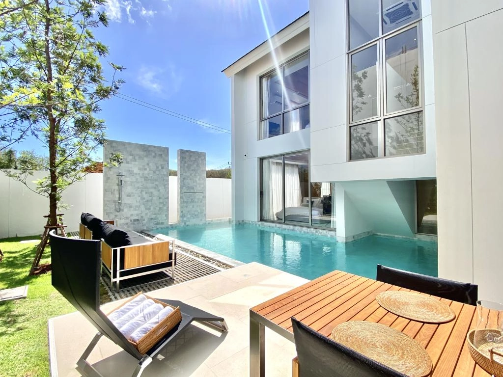 LuxPride Villas