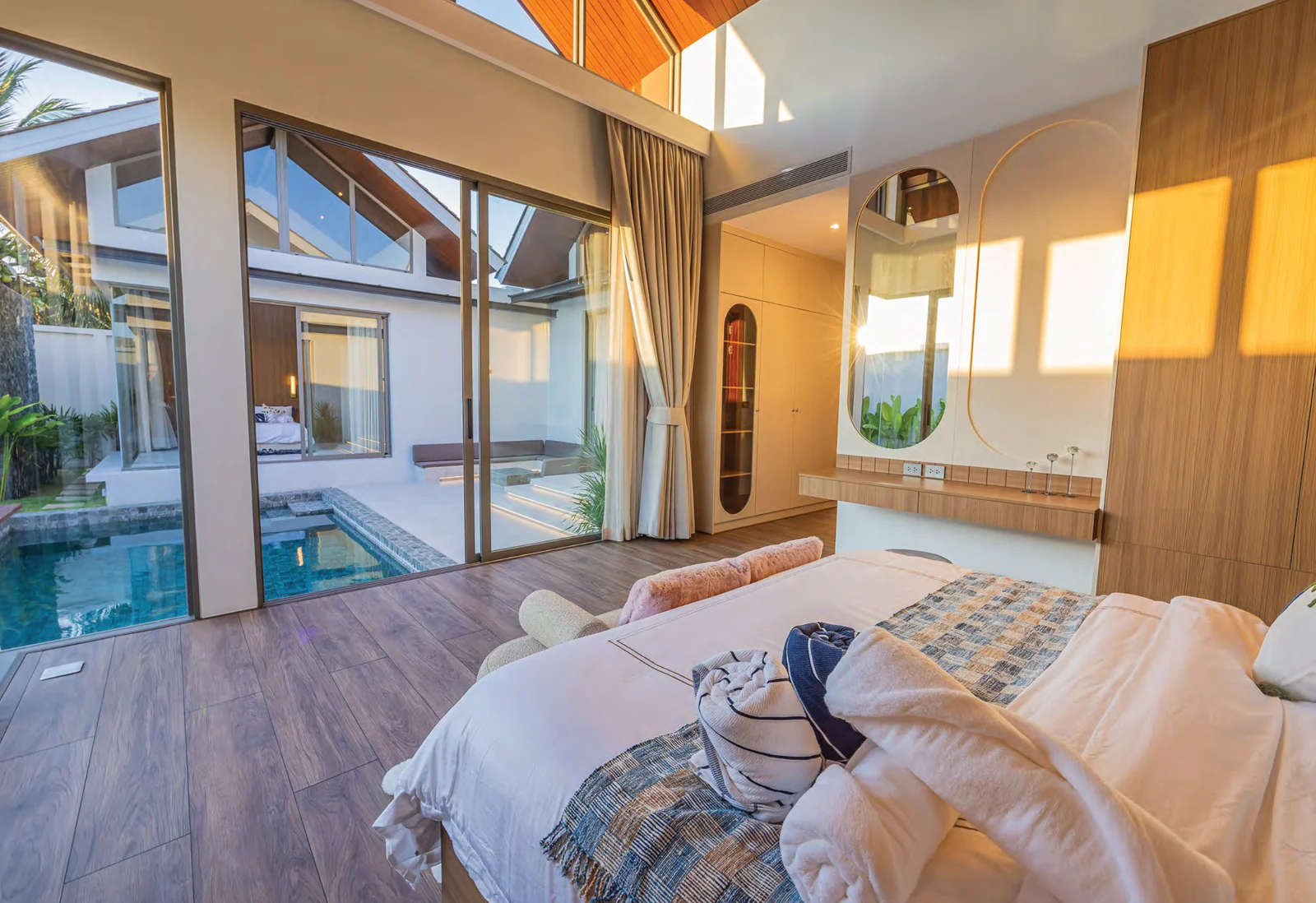 GM1 · photographs of the completed villa