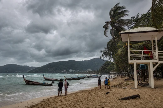 Phuket entra en una semana húmeda: tormentas y mar agitado hasta el 18 de octubre