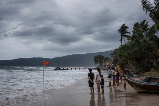 Phuket faces a rainy, windy weekend as seas build toward 17 September