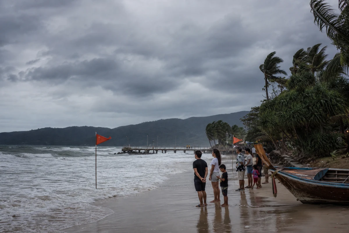 Phuket faces a rainy, windy weekend as seas build toward 17 September